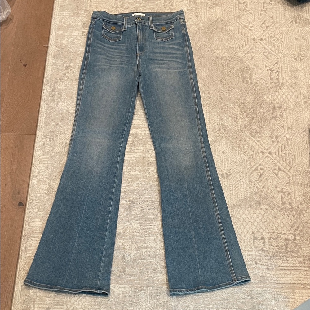 VGUC from Nordstrom ASKKNY Flared Women's Jeans with pocket detail.  Size 27